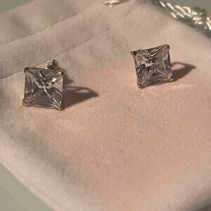 Large stud earrings 1/2”